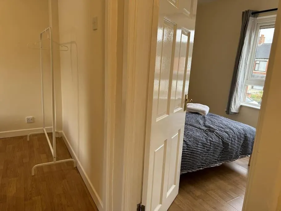 Central And Spacious 2 Bedroom House With Free Private Parking بلفاست 0*,