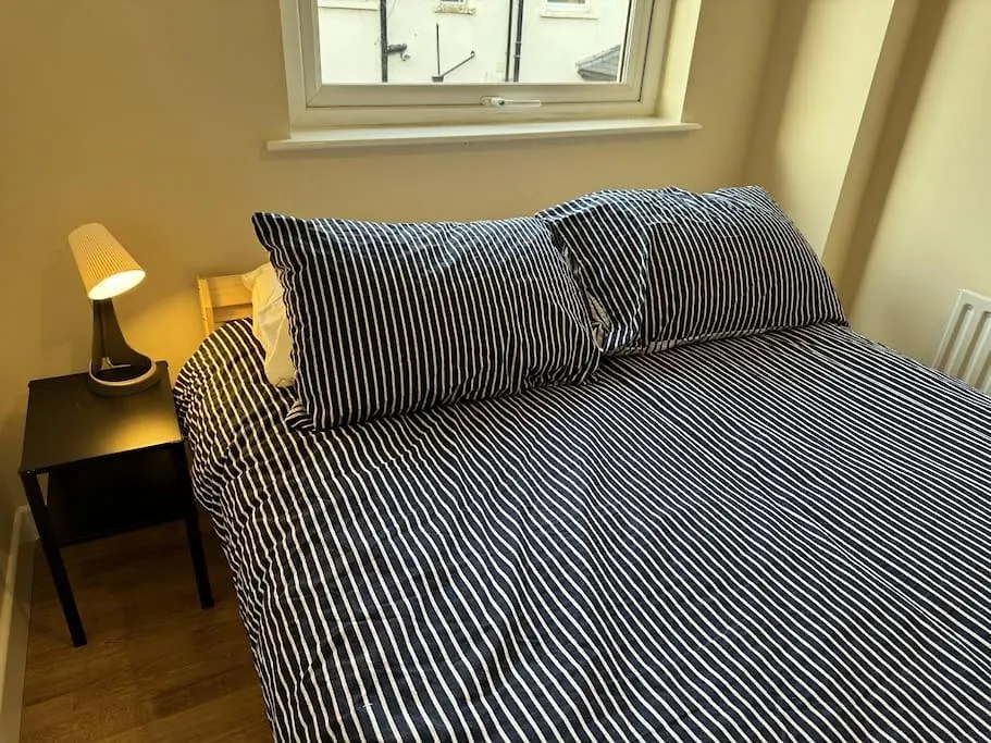 Central And Spacious 2 Bedroom House With Free Private Parking بلفاست بيت للعطل
